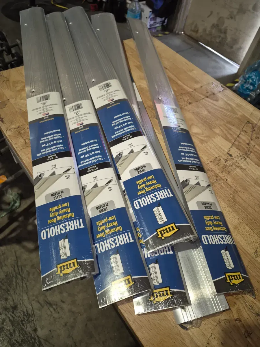 (Pack of 6 )3-1/2 in. x 5/8 in. x 36 in. Silver Aluminum and Vinyl Heavy Duty Low-Profile Outswing Door Threshold - image 3
