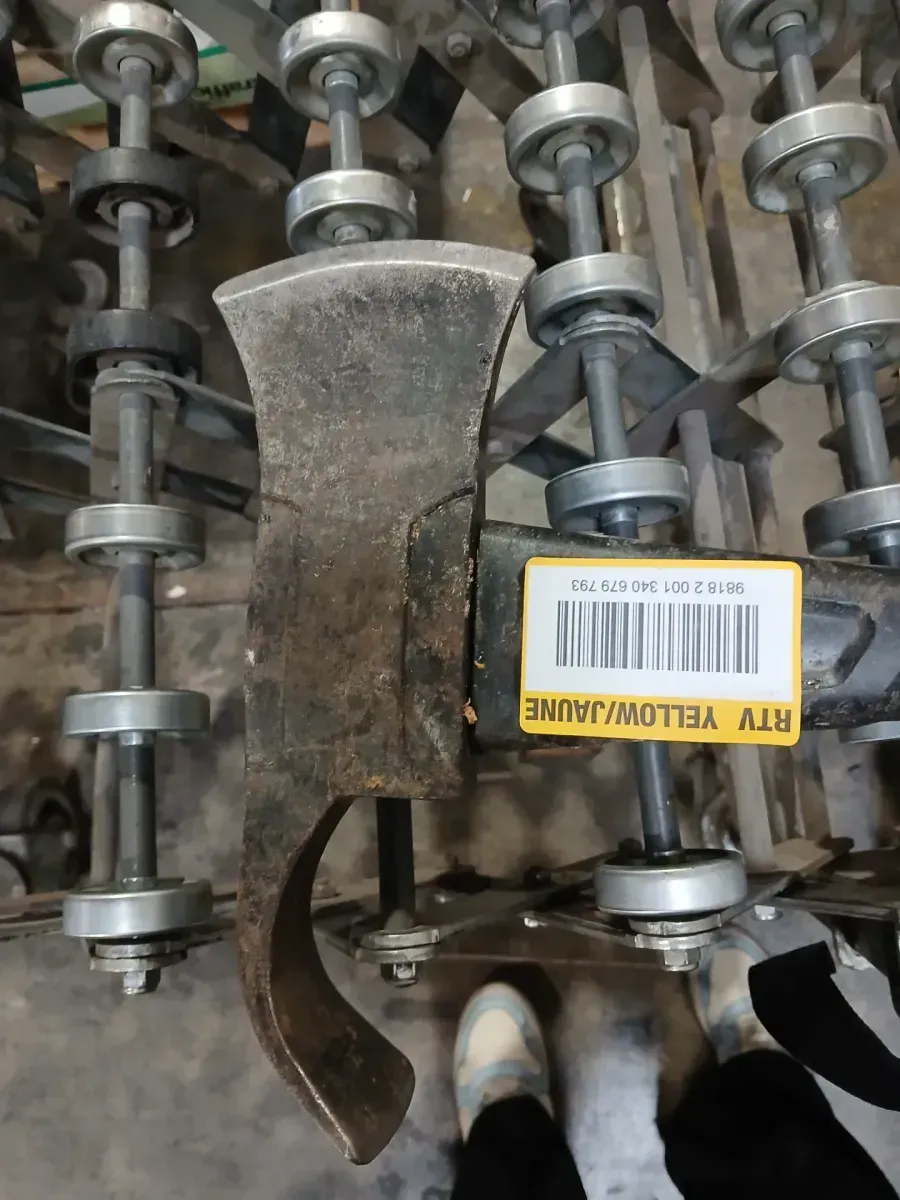 3.5 lbs. Pulaski Axe with 35 in. Fiberglass Handle - image 3