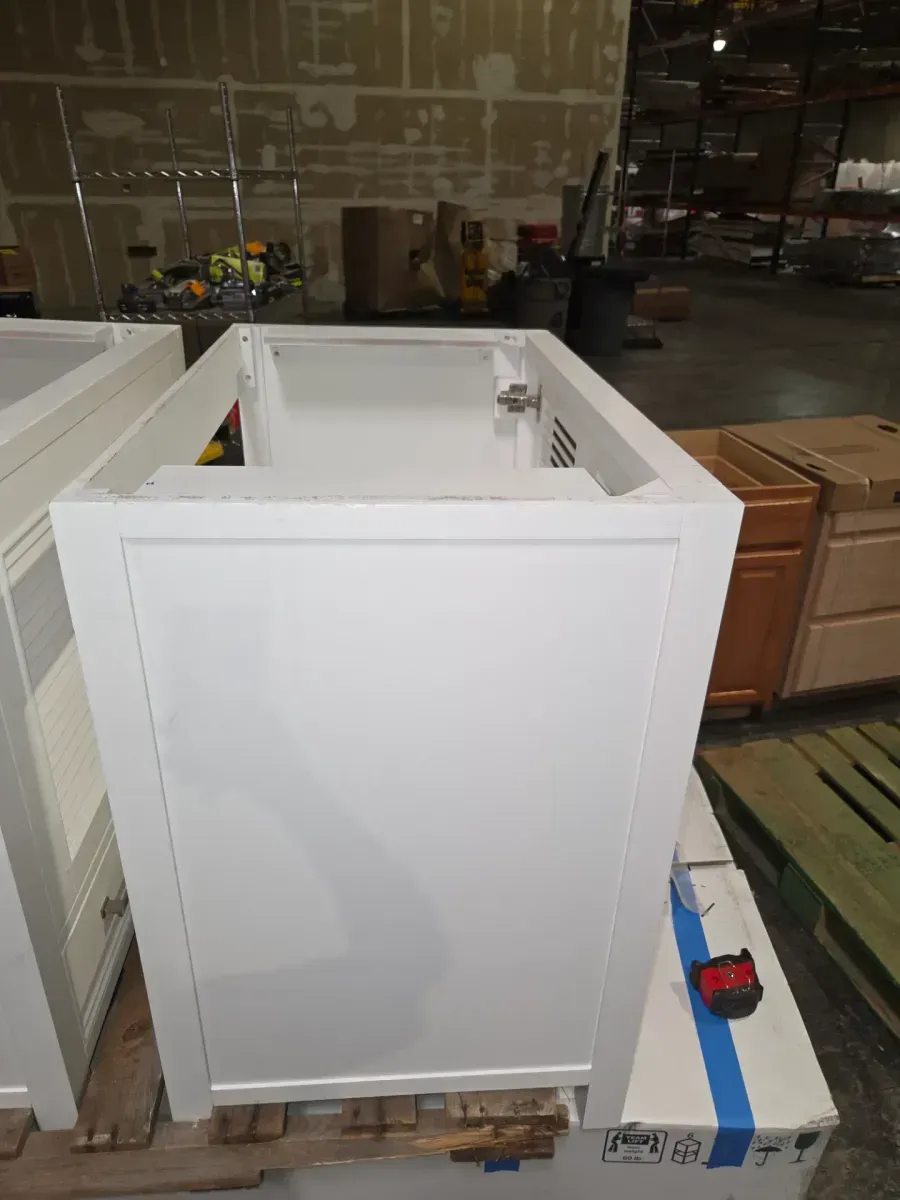 ***It doesn't come with the stopper.***Estate 35 in. W x 30 in. D Bath Vanity in White with Quartz Vanity Top in White with White Basin - image 3