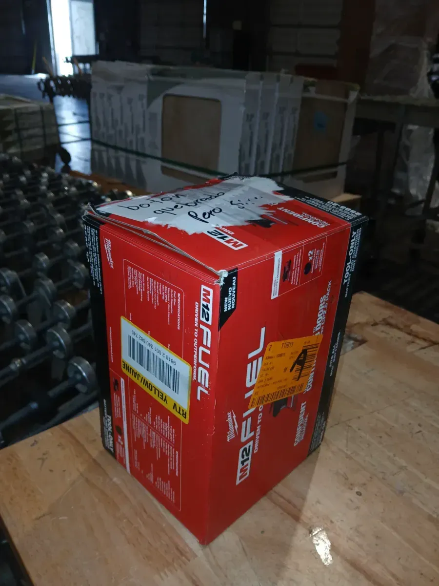 ***Broken button, but functional*** M12 FUEL 12V Lithium-Ion Brushless Cordless 6 in. Random Orbital Sander (3/16 in. Orbit) Tool-Only - image 4