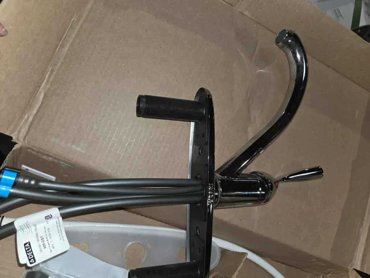 Classic Single-Handle Standard Kitchen Faucet with Side Sprayer in Chrome - image 2