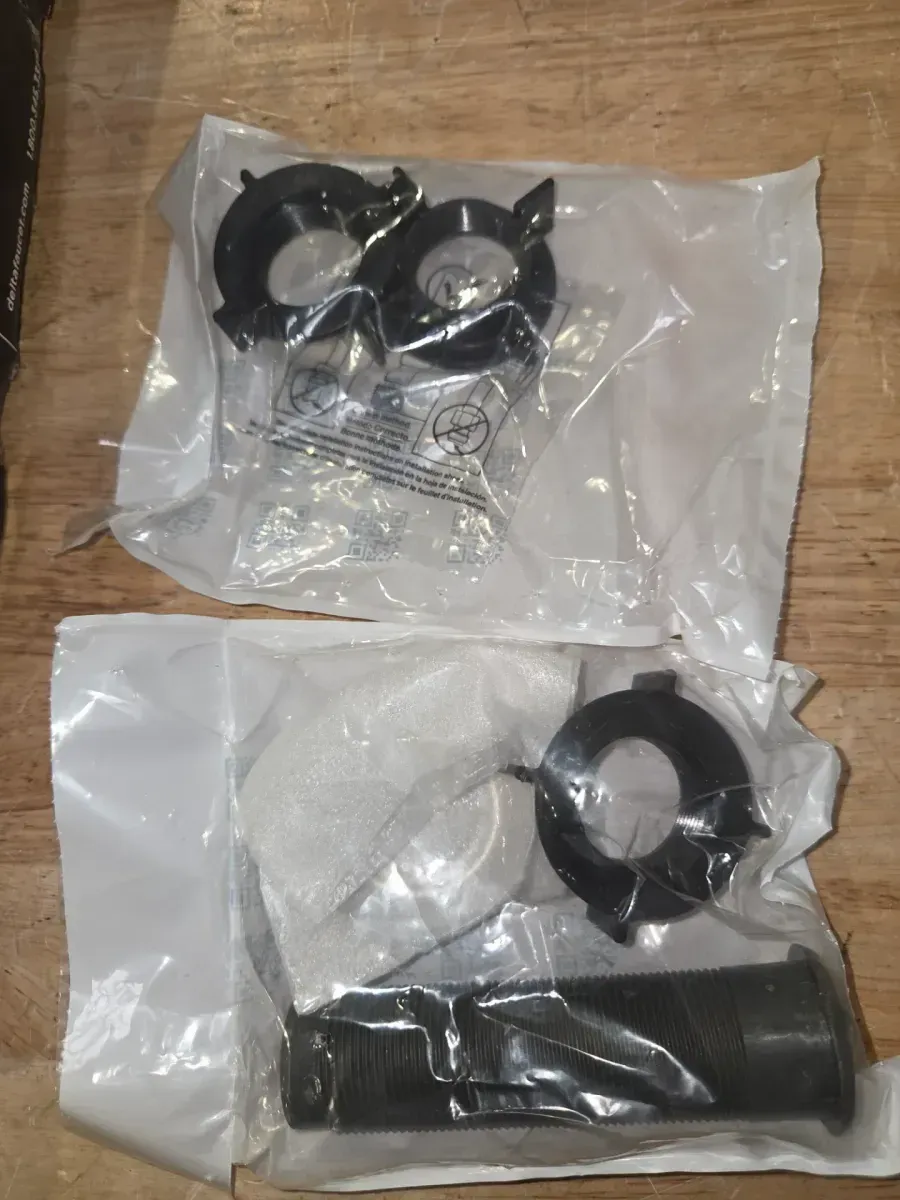 Classic Single-Handle Standard Kitchen Faucet with Side Sprayer in Chrome - image 3