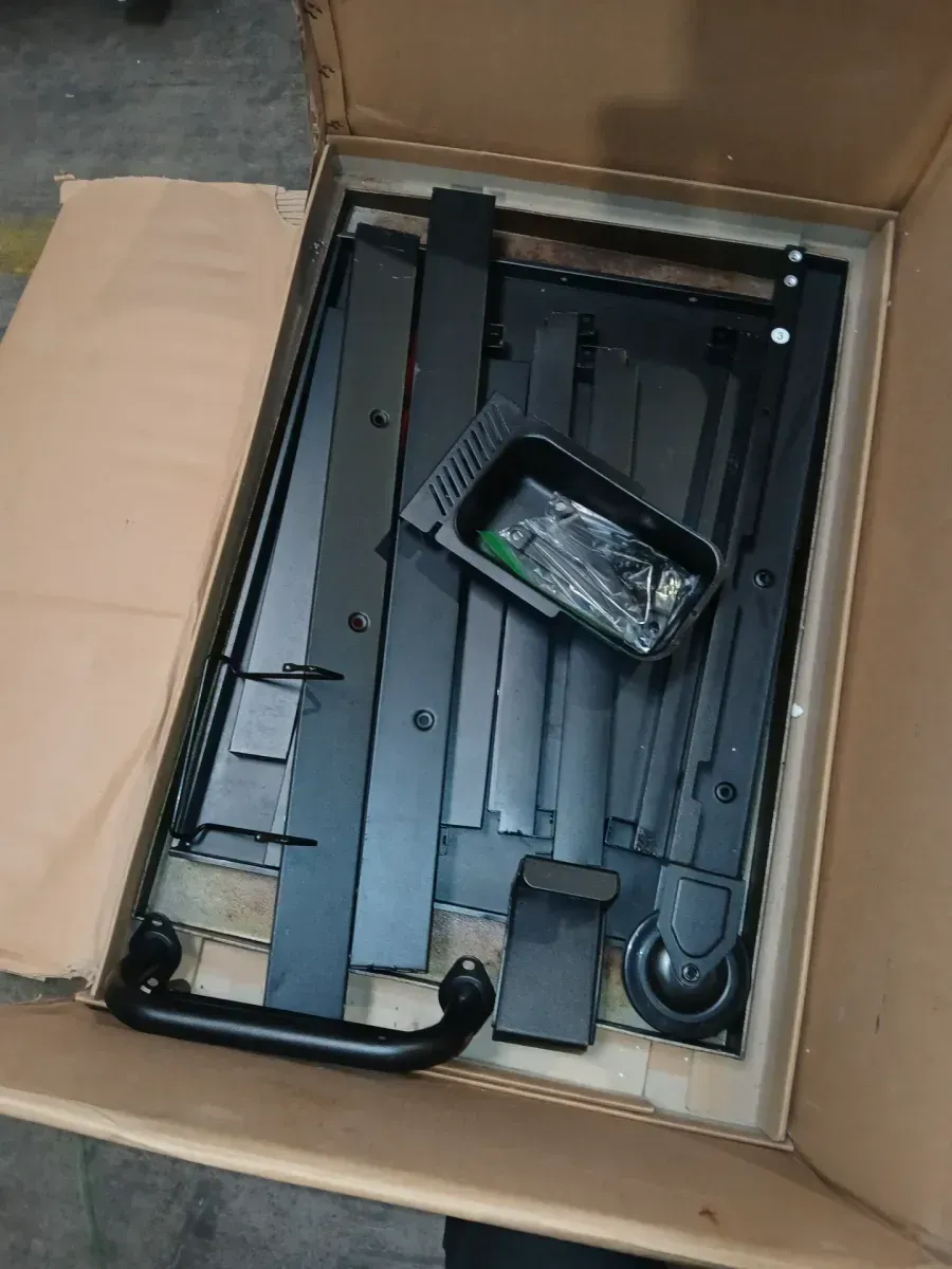 Daytona 2-Burner 28 in. Griddle with Lid, Cover, Starter Pack, Press, Gloves - image 4