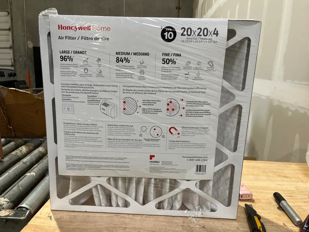 ***Pack de 3***20 x 20 x 4 Pleated Air Filter FPR 10, MERV 12 - image 2