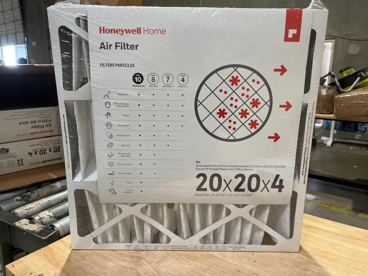 ***Pack de 3***20 x 20 x 4 Pleated Air Filter FPR 10, MERV 12 - image 3