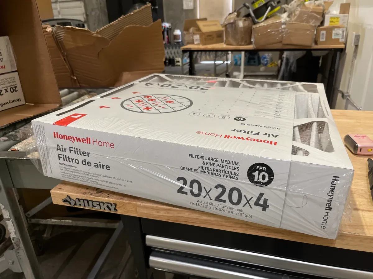 ***Pack de 3***20 x 20 x 4 Pleated Air Filter FPR 10, MERV 12 - image 4