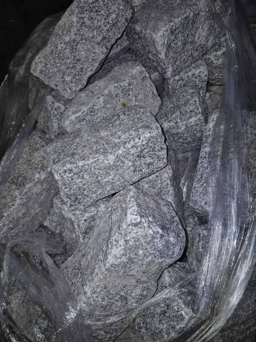 Pallet of Nantucket Pavers Cobblestone 10 in. x 7 in. x 4 in. Gray Granite Edger Kit  - image 3