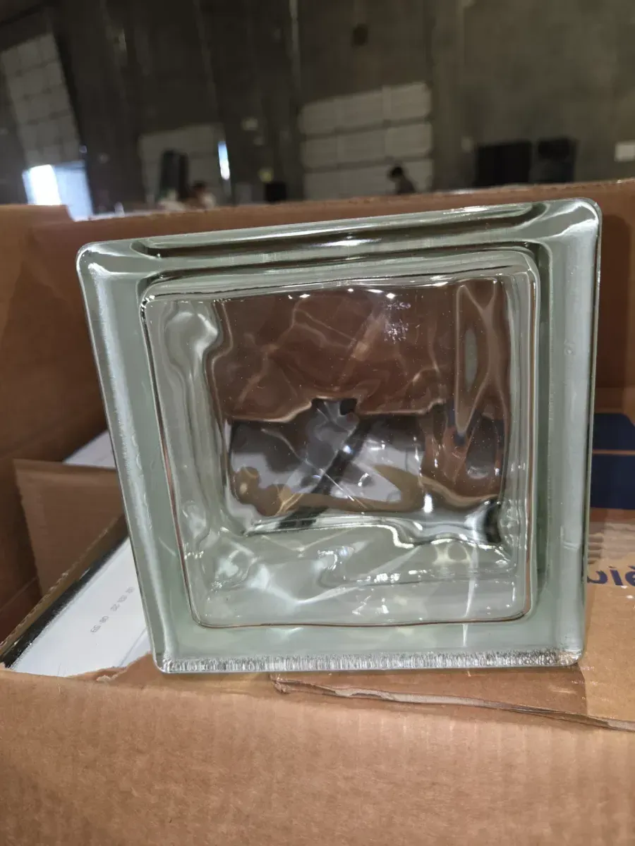 HyFlex 11-735 Medium Duty Cut Resistant Glove Size 8 - image 1