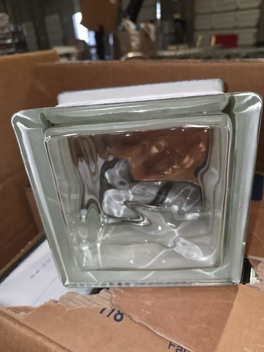 HyFlex 11-735 Medium Duty Cut Resistant Glove Size 8 - image 3