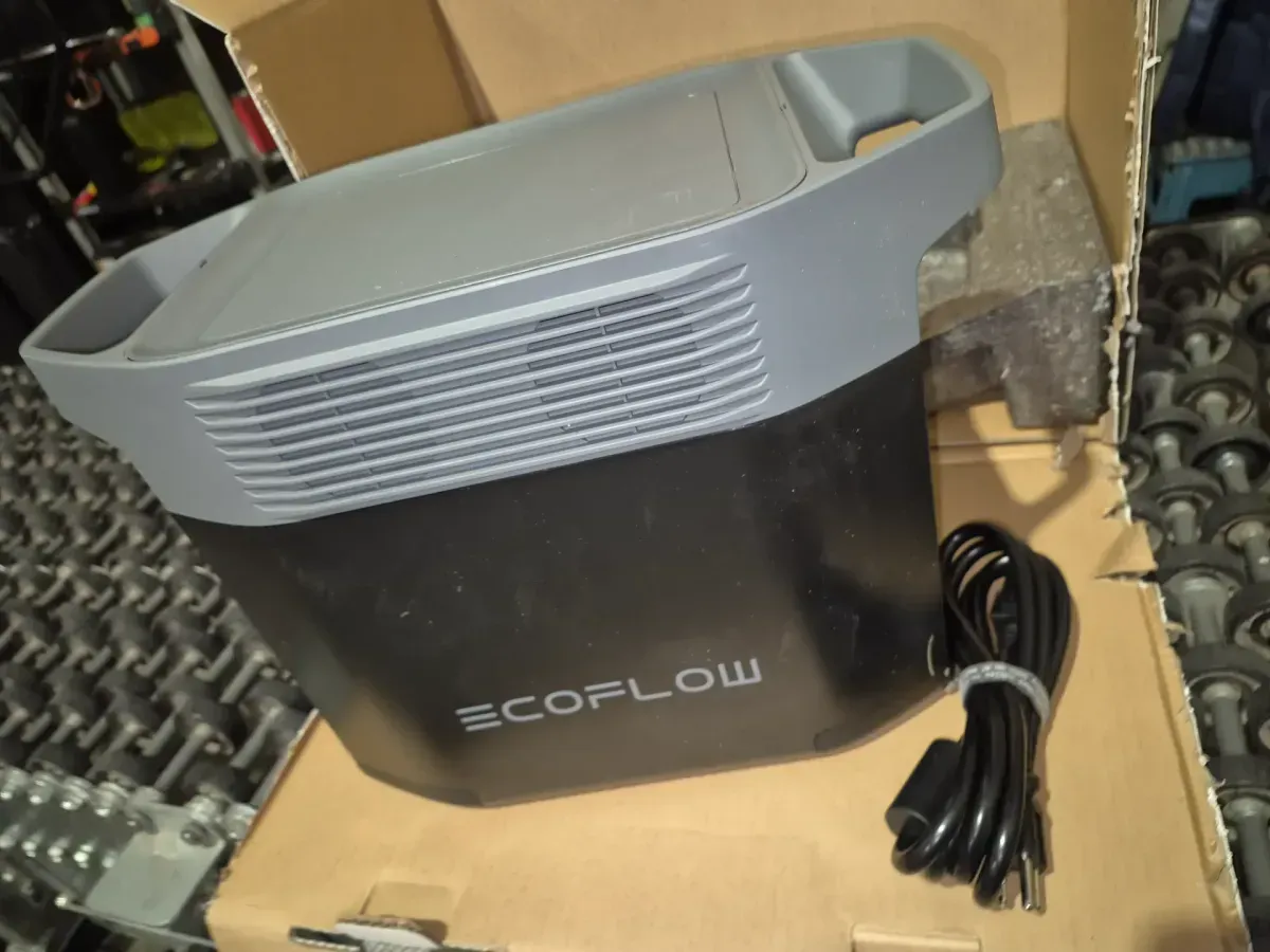 DELTA 2 Solar Generator, 1800W Output, 1024Wh Power Station and DELTA2 Smart Extra Battery Combo - image 4