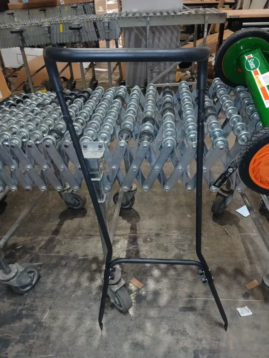 *** She is missing the black bag*** Scotts 20 in. Manual Walk Behind Reel Lawn Mower, Includes Grass Catcher - image 3