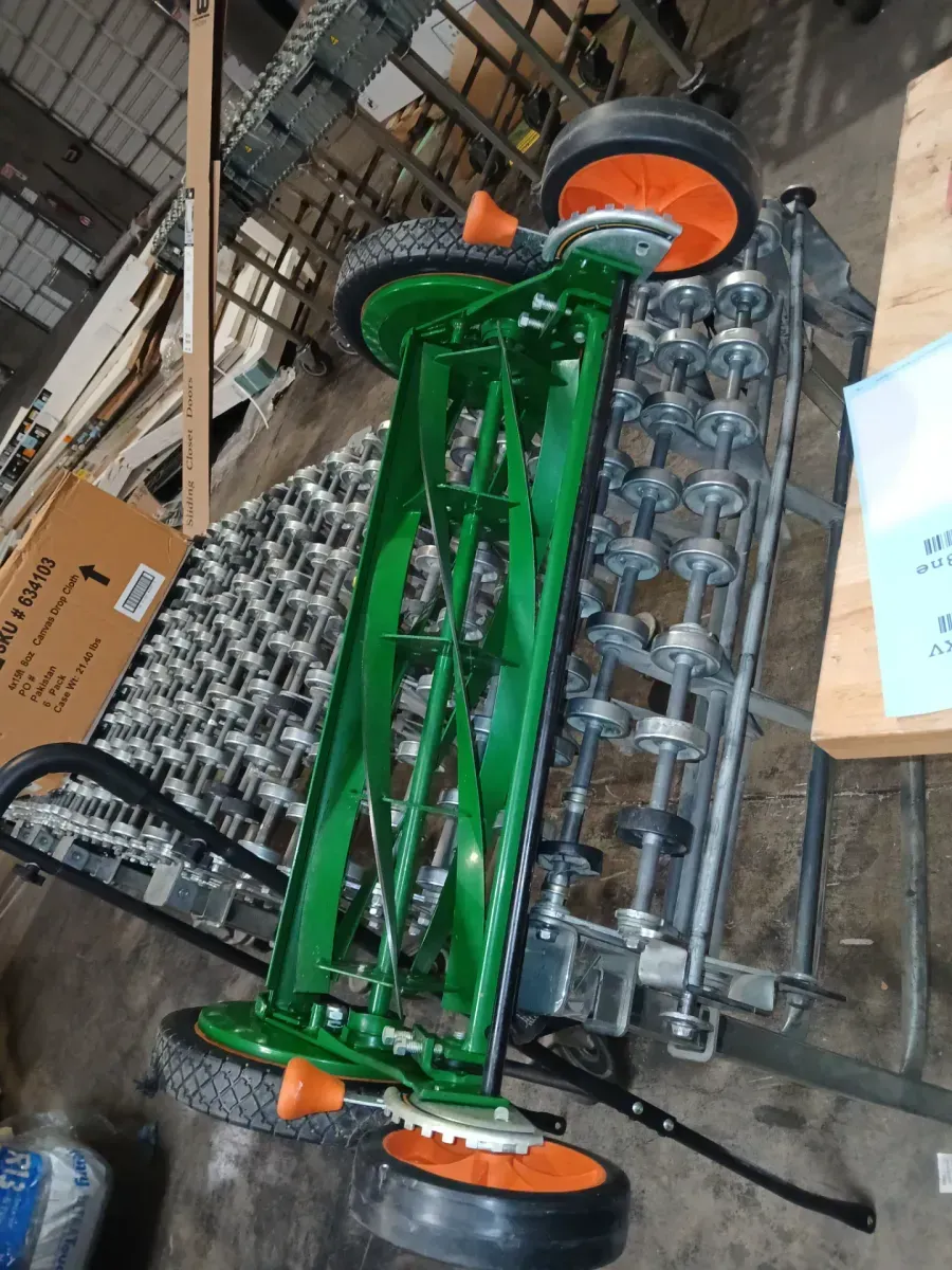 *** She is missing the black bag*** Scotts 20 in. Manual Walk Behind Reel Lawn Mower, Includes Grass Catcher - image 4