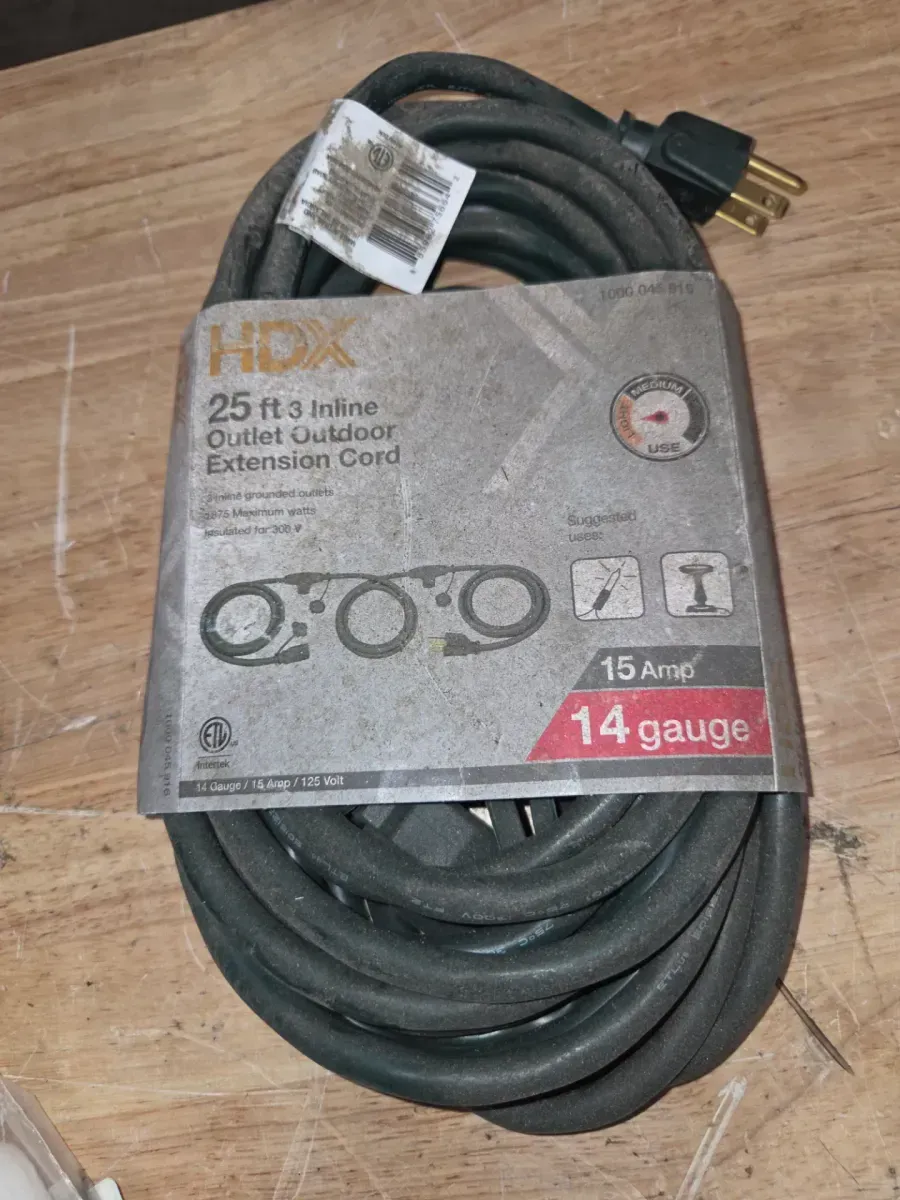 25 ft. 14/3 3 Outlet Extension Cord, Green - image 2