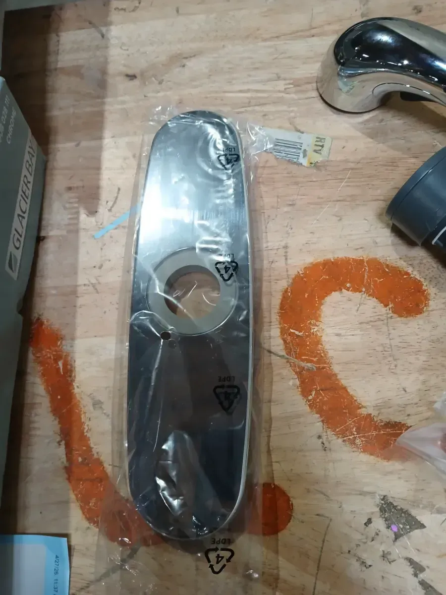 Glacier Bay Market Single-Handle Pull-Out Sprayer Kitchen Faucet in Polished Chrome - image 4