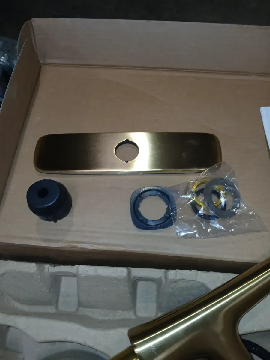 Conti Single Handle Pull Down Sprayer Kitchen Faucet in Vibrant Brushed Moderne Brass - image 3