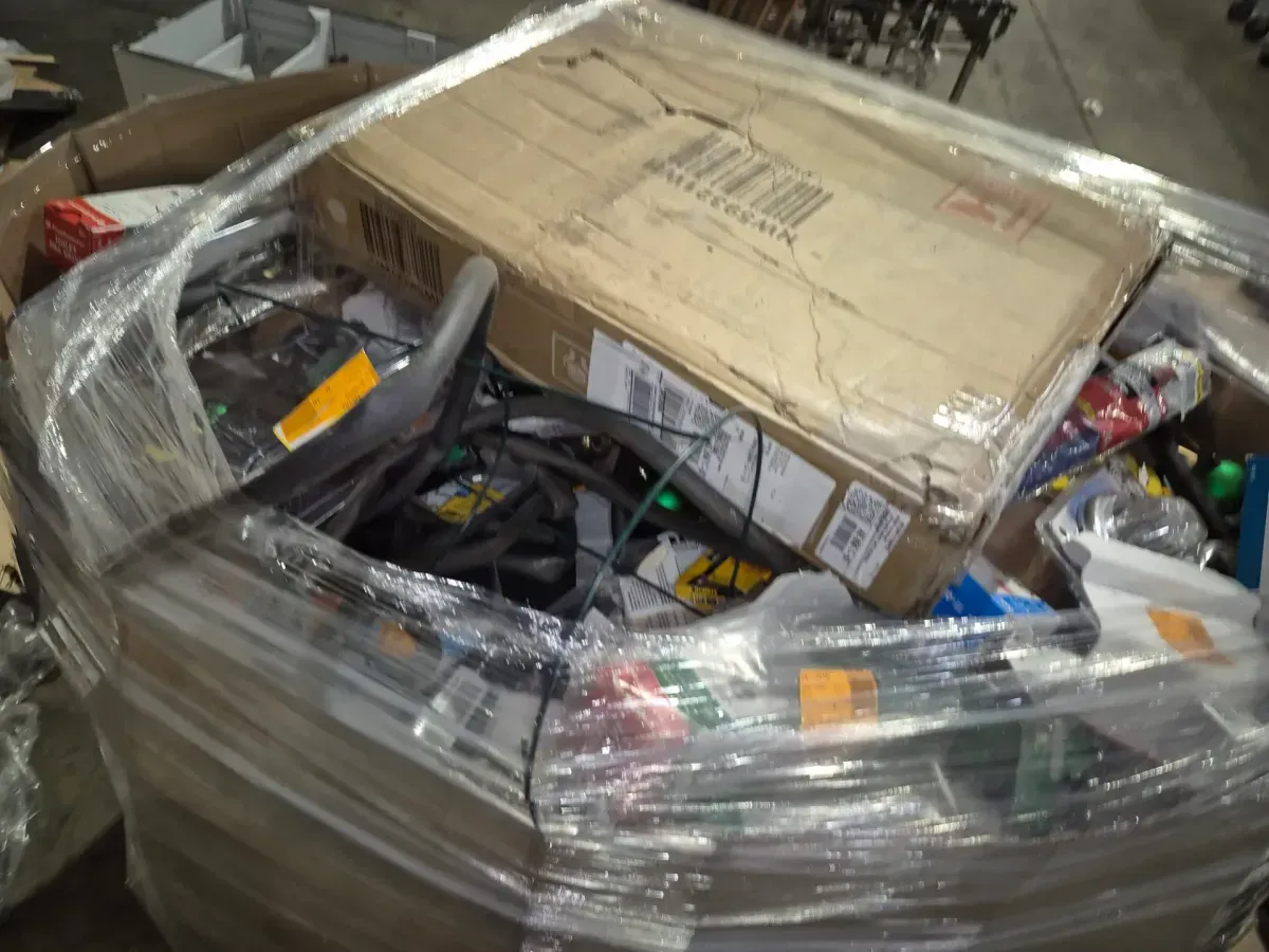 Gaylord of mixed Home Depot merchandise - image 1