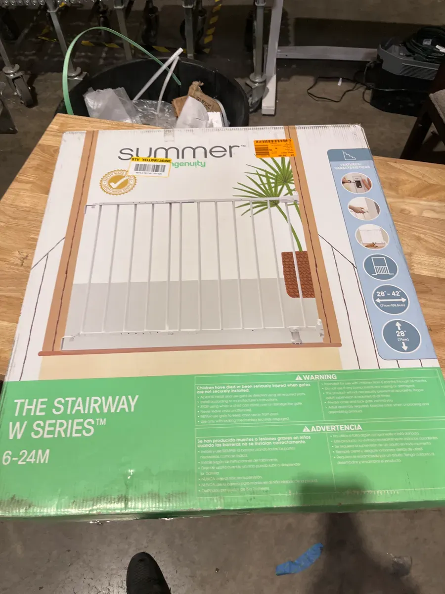 Stairway 42W Series Safety Pet and Baby Gate,28 in. to 42 in. Wide, 28 in. Tall,for Stairway or Hallways, 29.29 in. Tall - image 2