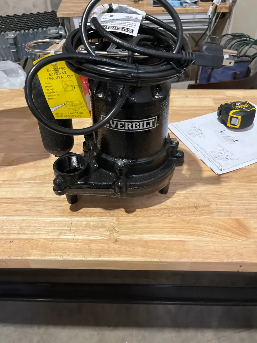 1/2 HP Cast Iron Submersible Sump Pump - image 4