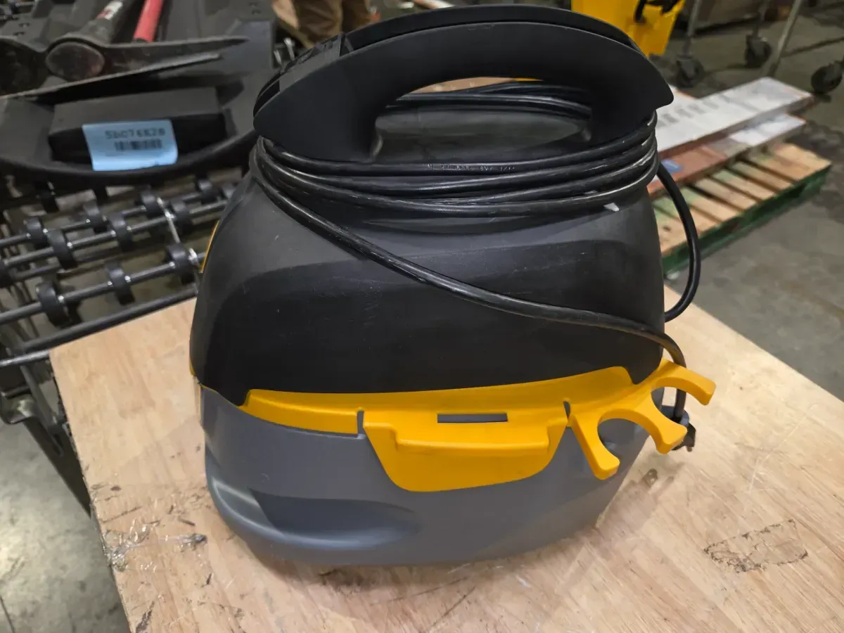 ***It doesn't come with the accessories.***2.5 Gal. 1.75 Peak HP Small Shop Vacuum Wet Dry Vac with Filter Bag, Hose, Utility and Car Nozzle Attachments HD2025 - image 2