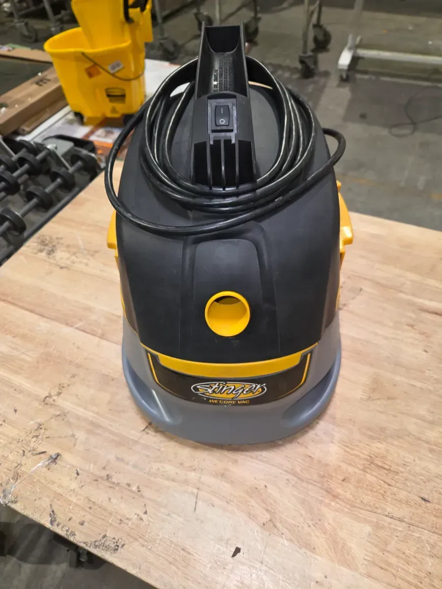 ***It doesn't come with the accessories.***2.5 Gal. 1.75 Peak HP Small Shop Vacuum Wet Dry Vac with Filter Bag, Hose, Utility and Car Nozzle Attachments HD2025 - image 3