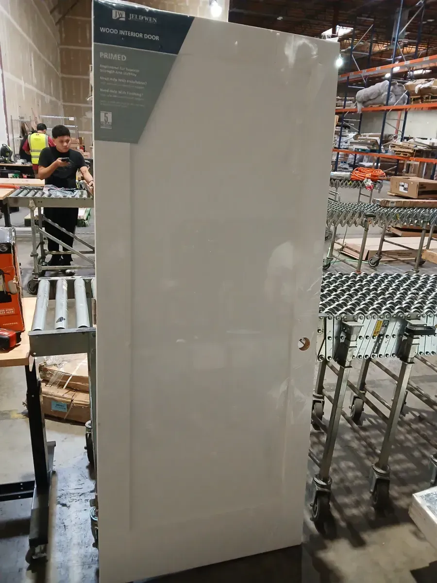 **damge frame and has a scratch on the top**33 in. x 80 in. Madison White Painted Right-Hand Smooth Solid Core Molded Composite MDF Single Prehung Interior Door - image 2
