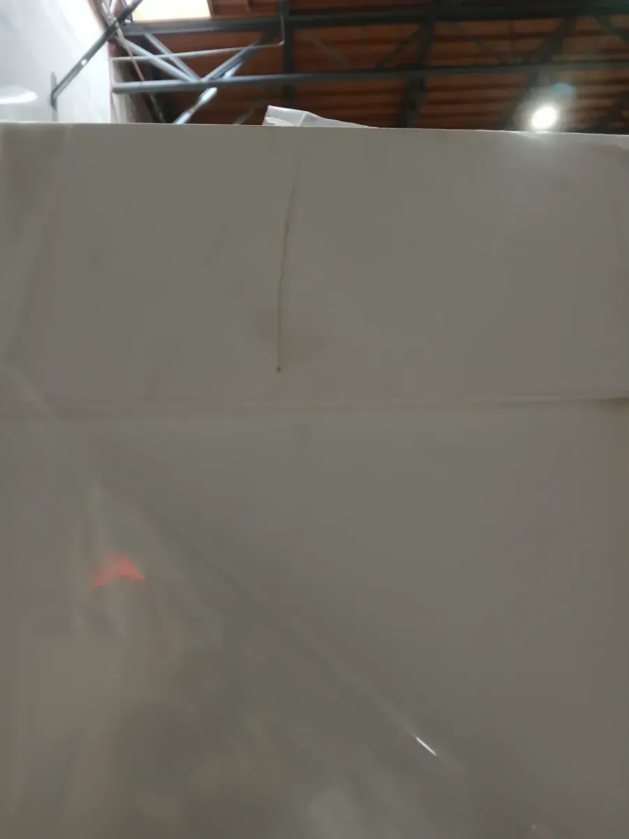 **damge frame and has a scratch on the top**33 in. x 80 in. Madison White Painted Right-Hand Smooth Solid Core Molded Composite MDF Single Prehung Interior Door - image 3