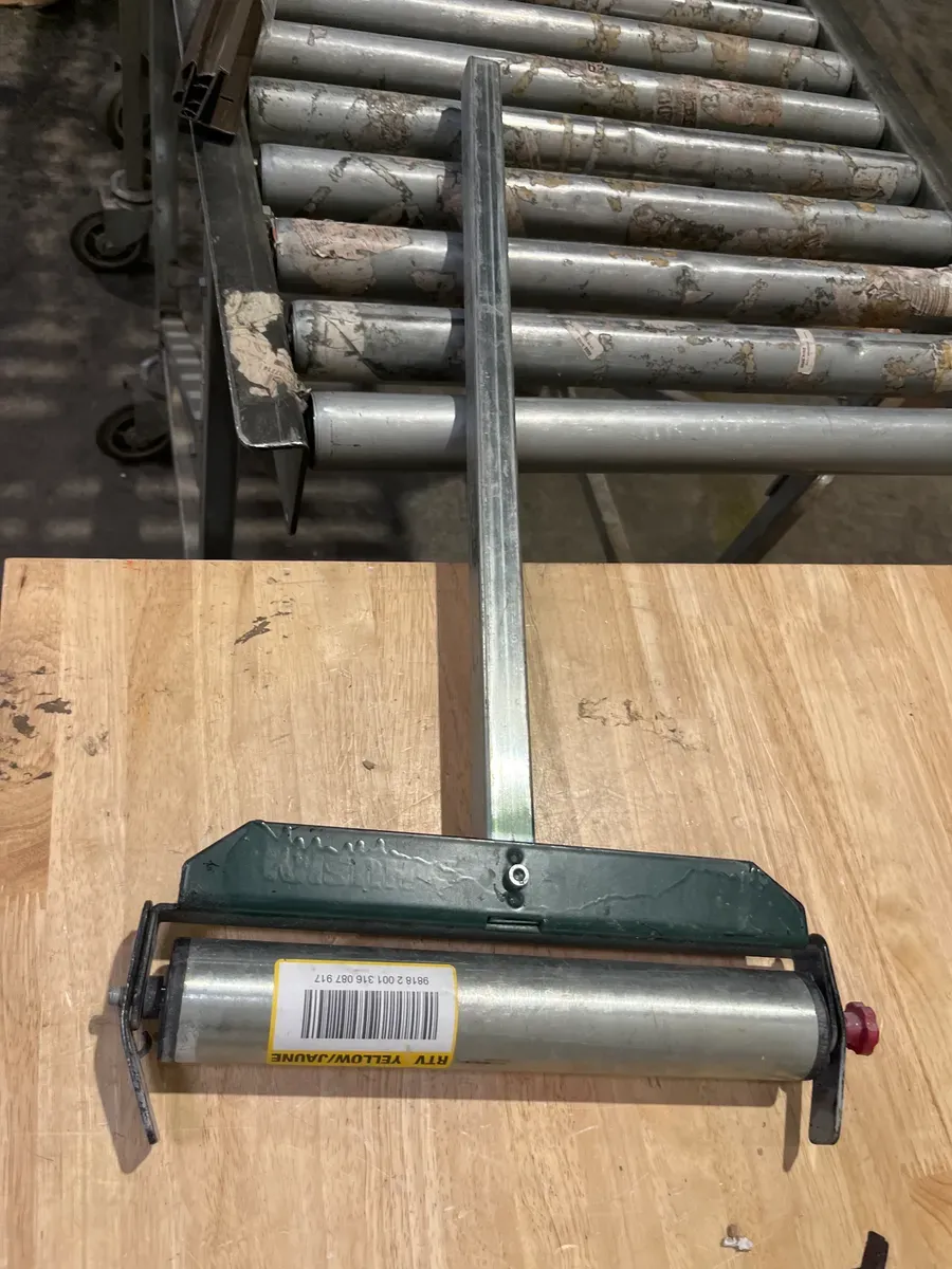 23 in. to 43 in. Stationary Steel Roller Stand with Edge Guide - image 3