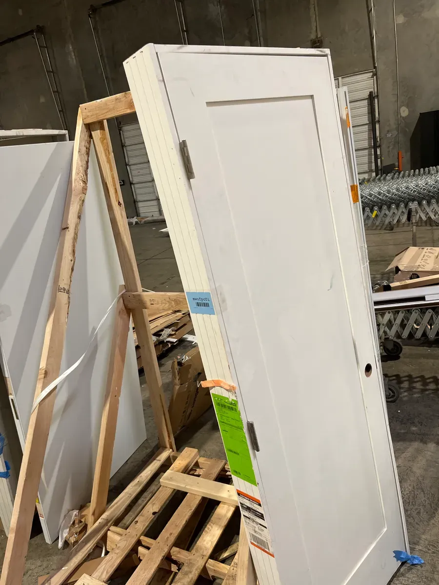 *** It has some stains but everything is fine ***28 in. x 80 in. 1 Panel Left-Handed Primed Composite Solid Core Single Prehung Interior Door 4-9/16 in. Flat Jamb - image 4