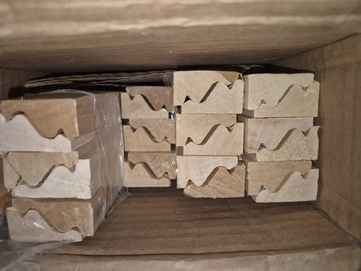 (Pack of 5 )3/4 in. x 3-5/8 in. x 8 ft. Hardwood Dentil Crown Molding - image 5