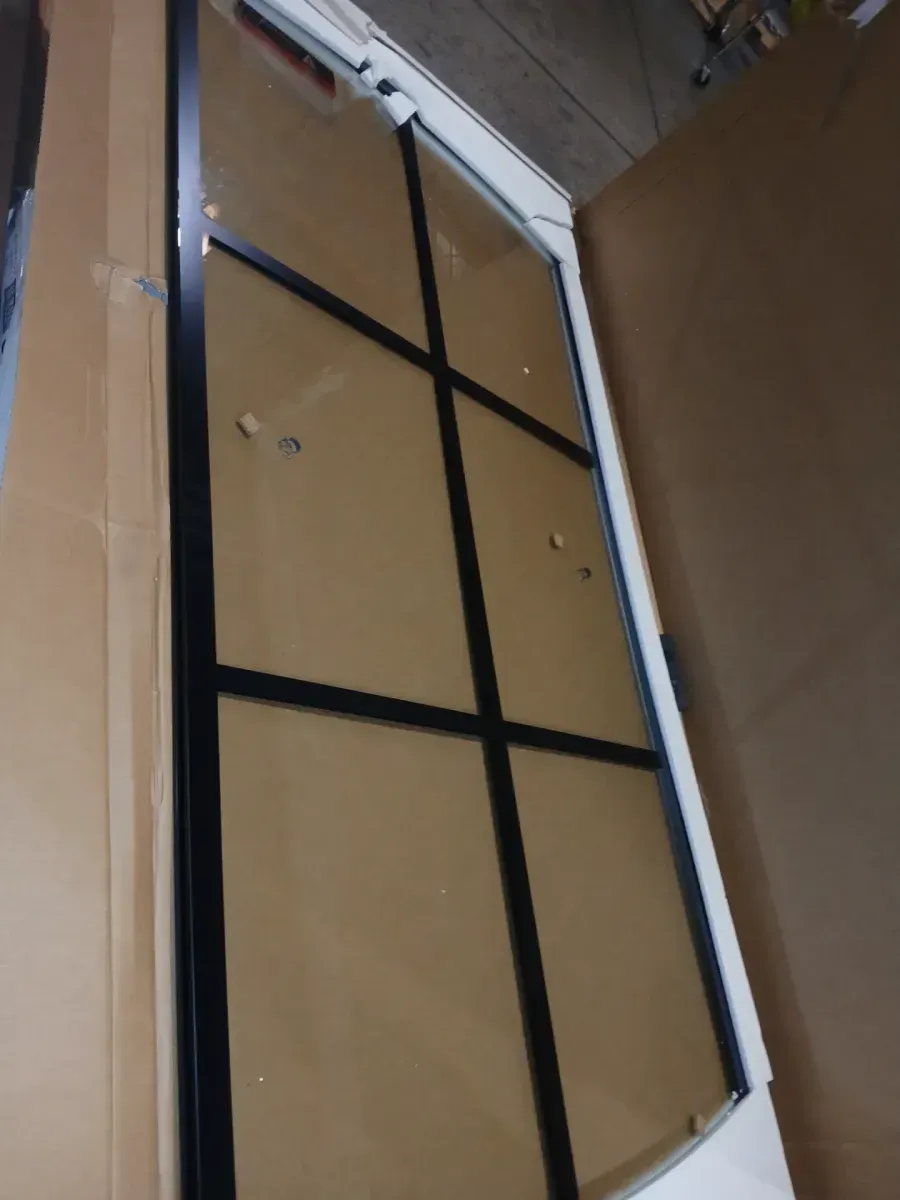 Everly Contemporary 58-1/2 in. W x 60-1/8 in. H Frameless Sliding Bathtub Door, Matte Black with Patterned Ingot Glass - image 3