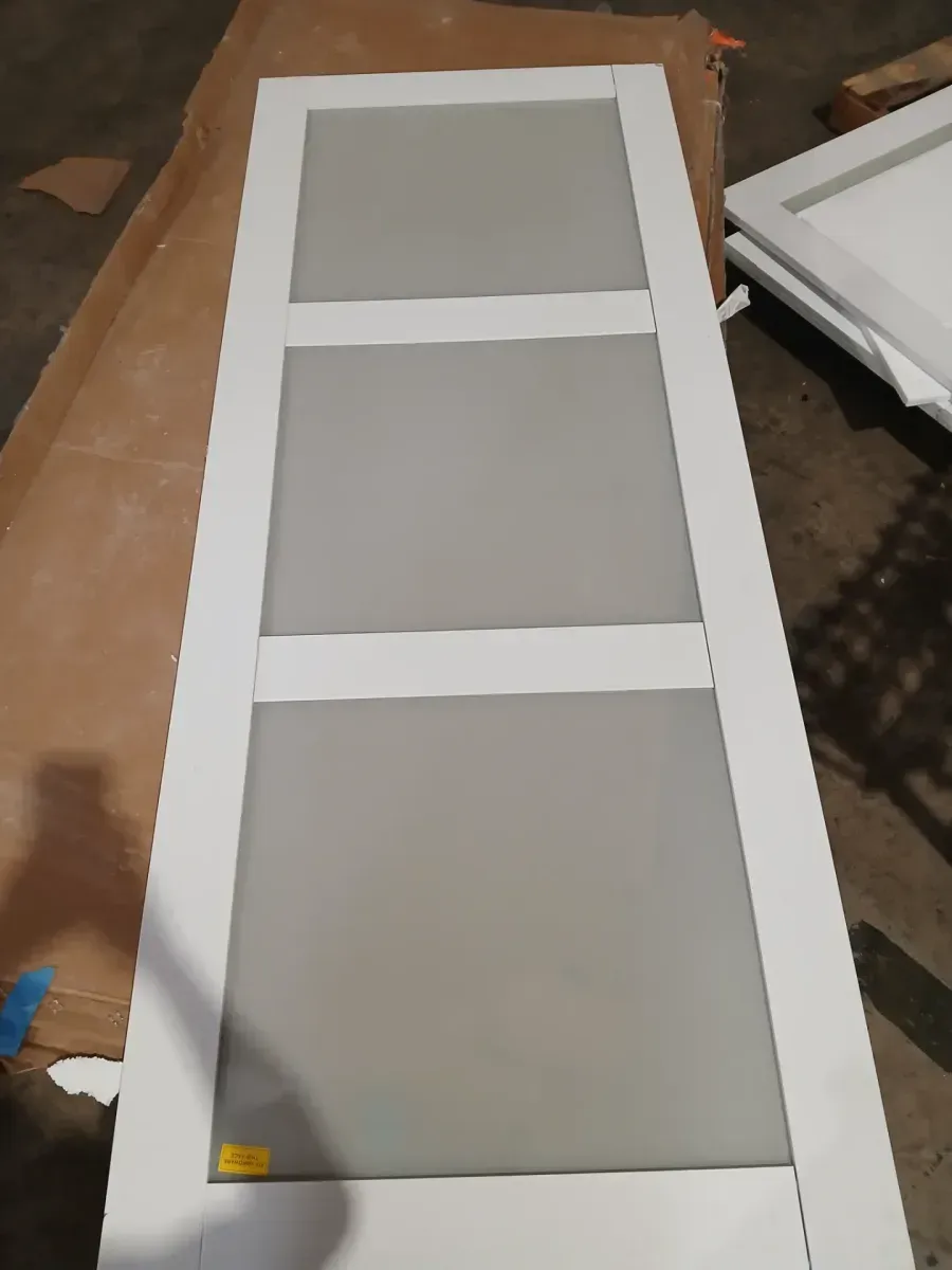 **side is damge faling apart**31n. x 78in. 3 Frosted Glass Solid Core White Finished Interior Barn Door Slab - image 6