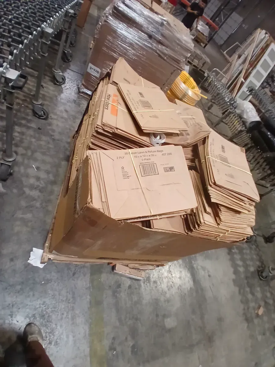 Pallet of bags 30 gallon lawn & Reguse 16in x 12in x 35in  - image 4