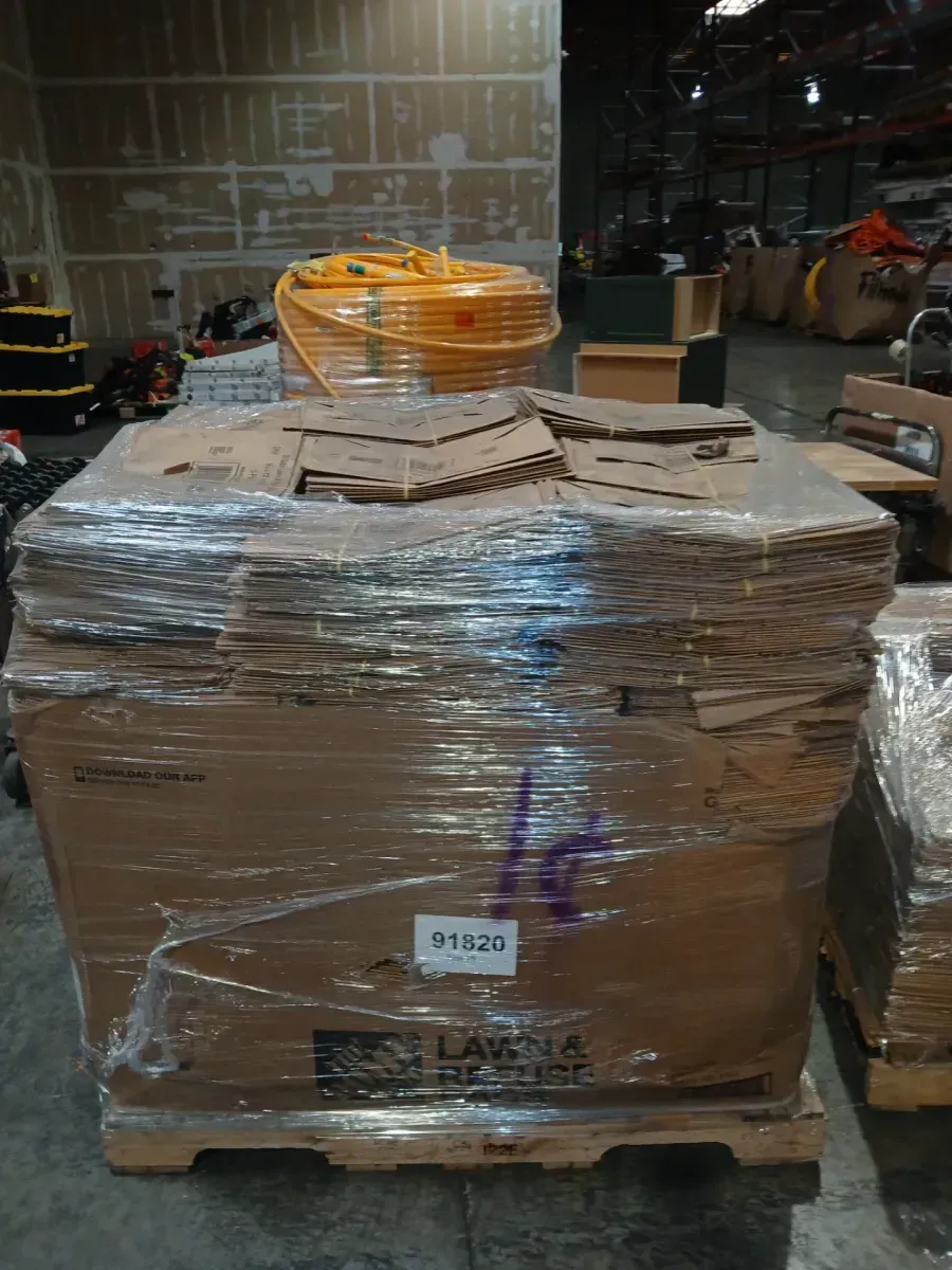 Pallet of bags 30 gallon lawn & Refuse 16in x 12in x 35in  - image 2