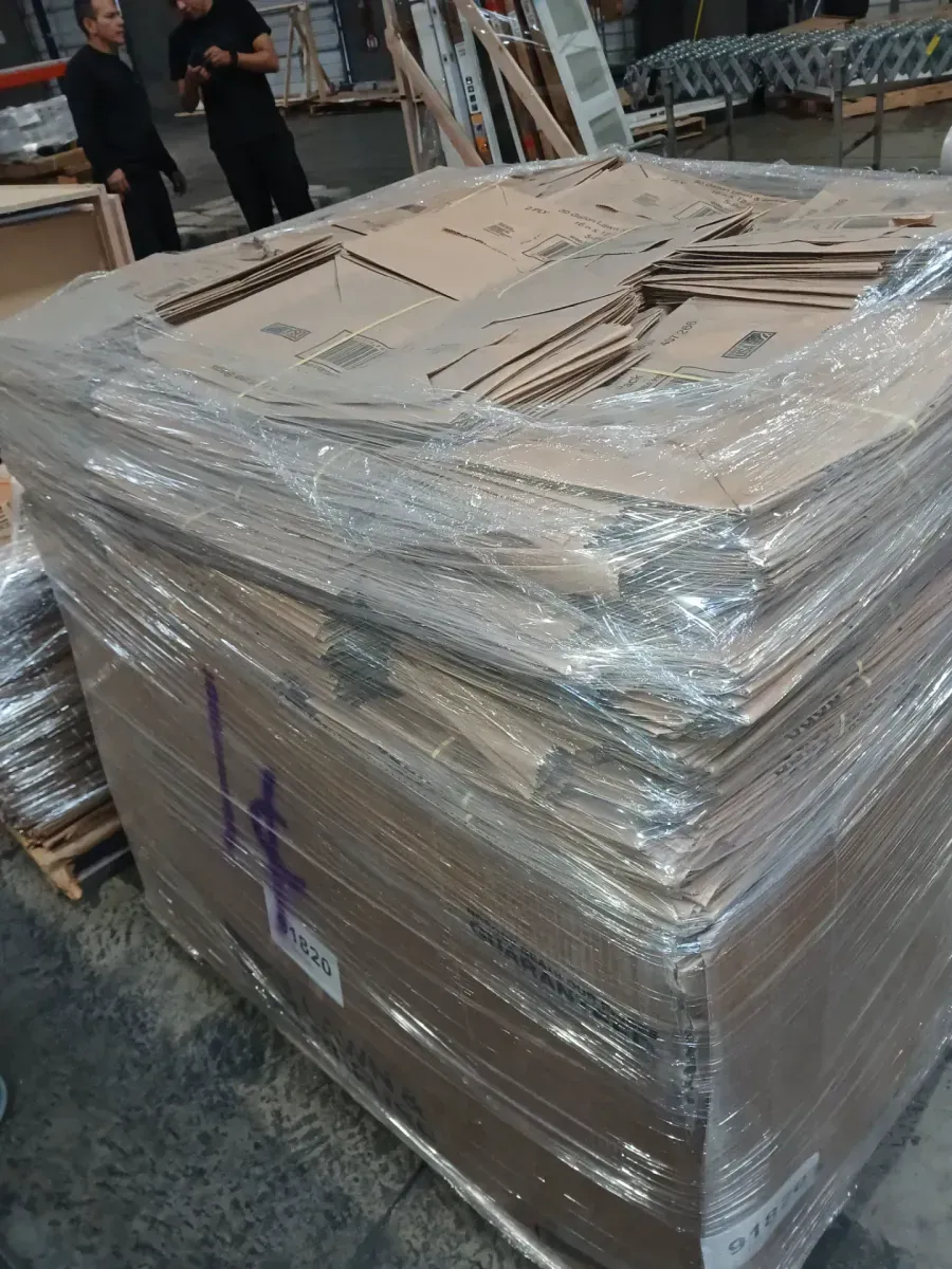 Pallet of bags 30 gallon lawn & Refuse 16in x 12in x 35in  - image 4