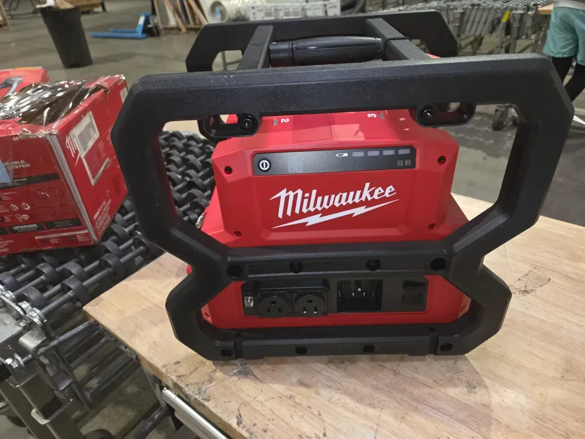 M18 18V Lithium-Ion Cordless 3600-Watt/1800-Watt Battery Powered Power Supply - image 4