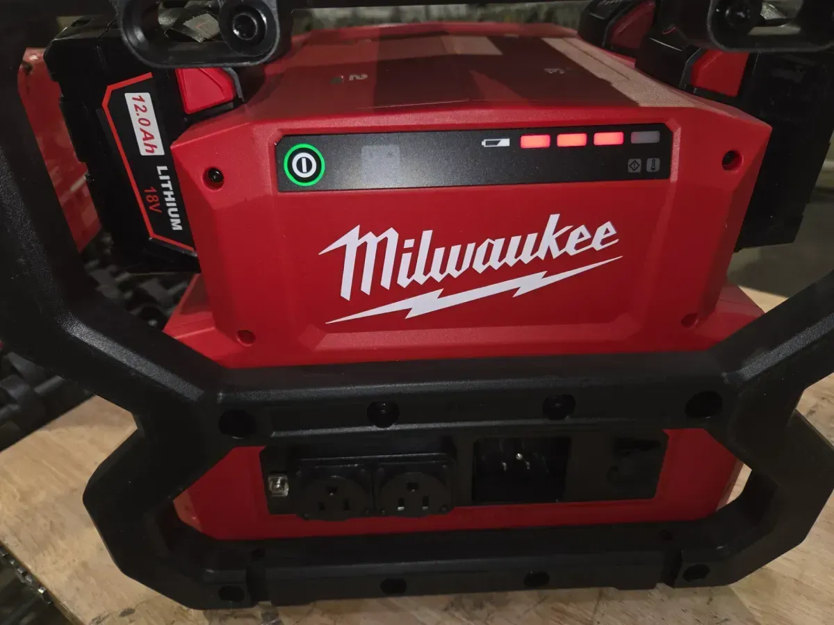 M18 18V Lithium-Ion Cordless 3600-Watt/1800-Watt Battery Powered Power Supply - image 5