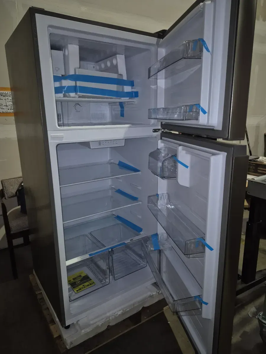 30 in. 18.1 Cu Ft Top Mount Refrigerator, Metallic Steel - image 3