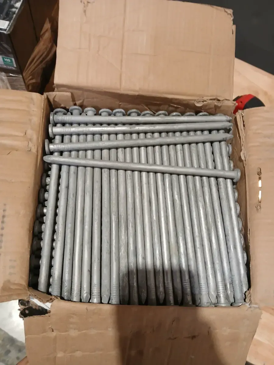 Pack of 100 Hutting grip spike 10"smooth shank - image 2