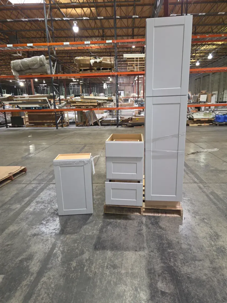 Pack of 3 cabinet (1 upper , 2 lowes ) - image 1
