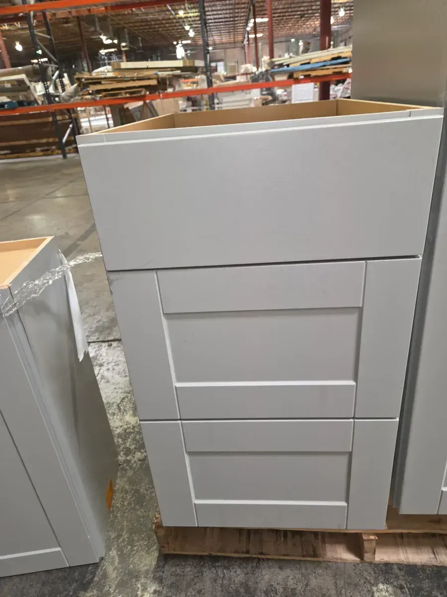 Pack of 3 cabinet (1 upper , 2 lowes ) - image 3