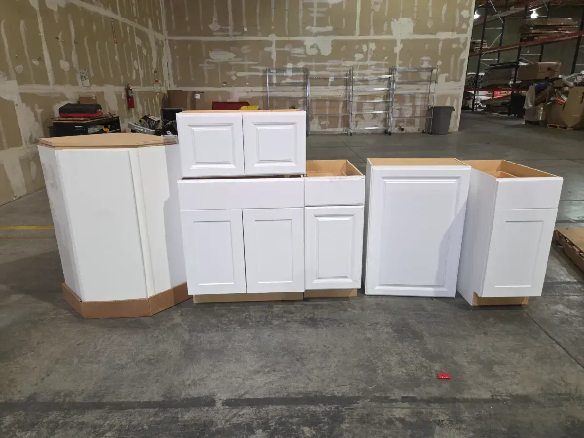 Pack of 6 Assorted Cabinets( 3 upper , 3 lowen ) - image 1