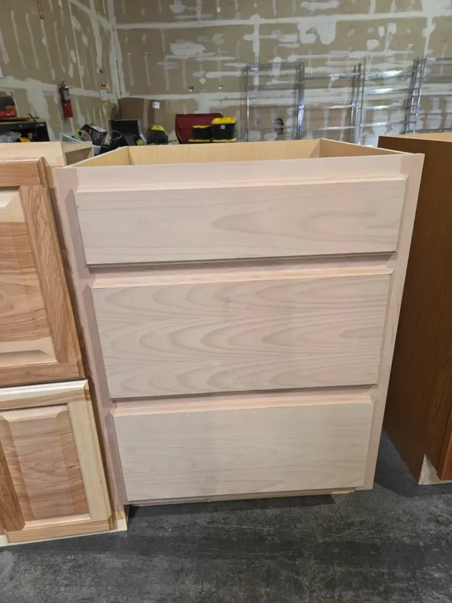 7-pack of mixed cabinets( 3 upper , 4 lower) - image 4