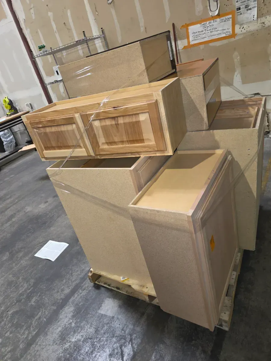 7-pack of mixed cabinets( 3 upper , 4 lower) - image 10