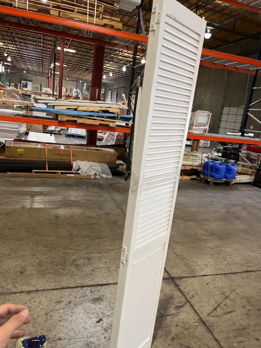 *** It has some flaws ***30 in. x 80 in. Louver/Panel Solid Core White Painted Pine Wood Bi-fold Door with Hardware - image 6