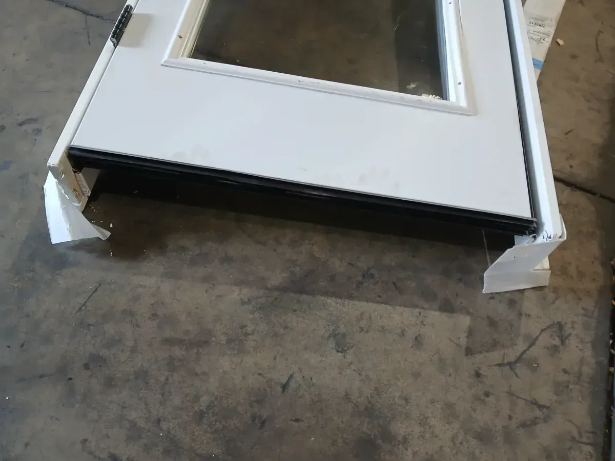 **frame and bottom is broken **32 in. x 80 in. Full Lite Primed Steel Prehung Right-Hand Inswing Entry Door w/Brickmould - image 4