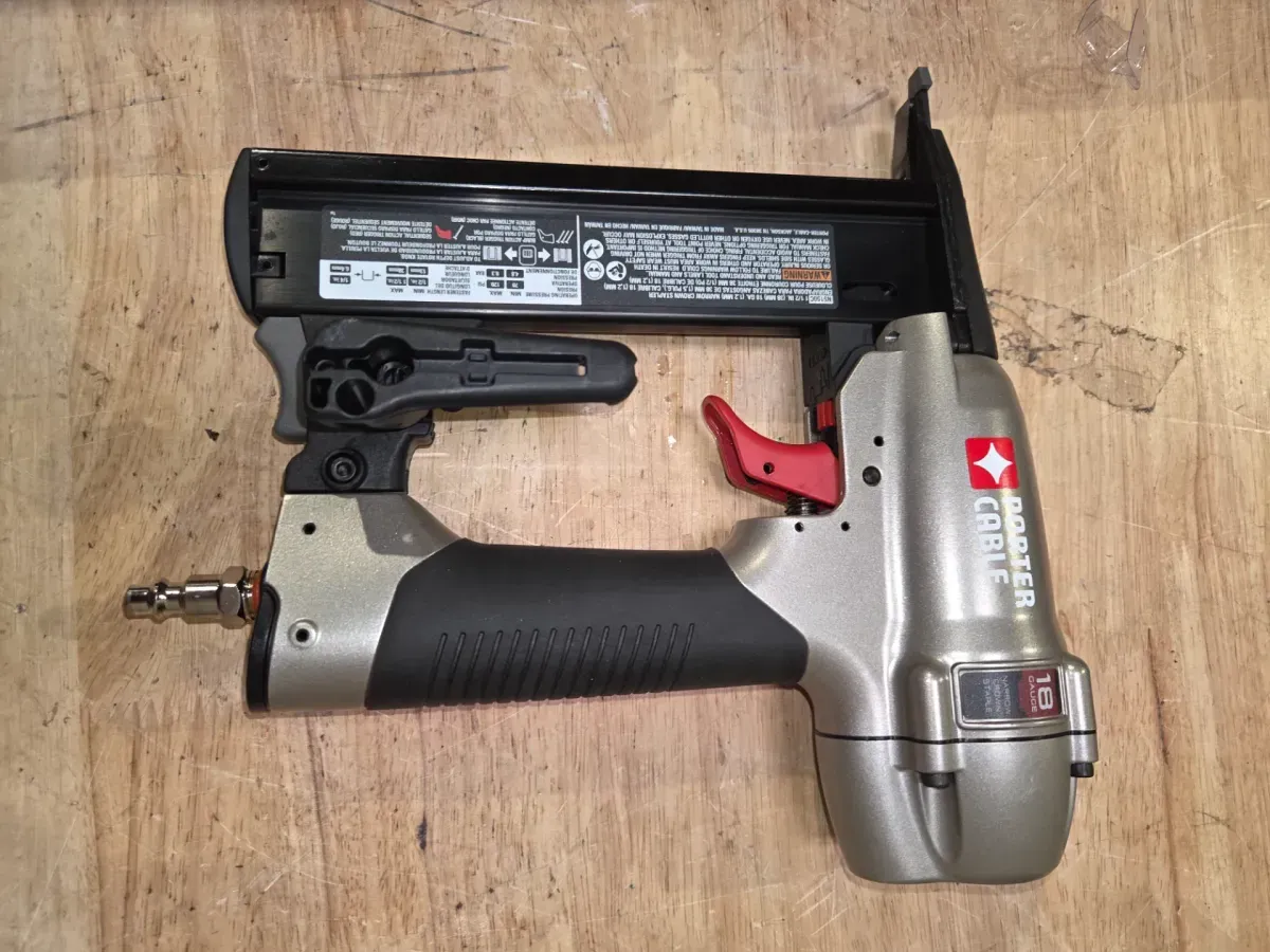 Pneumatic 18-Gauge 1-1/2 in. Narrow Crown Stapler Kit - image 2