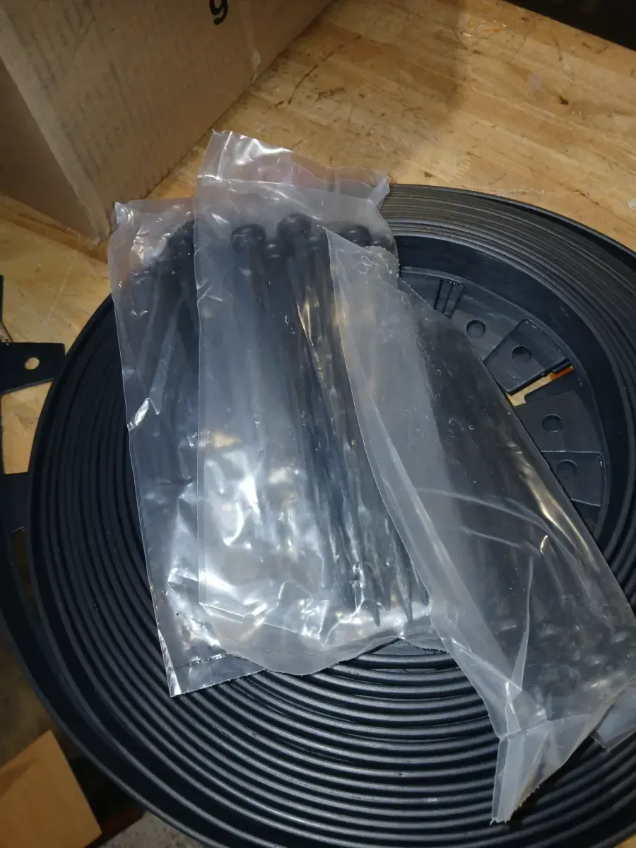 60 ft. No-Dig Plastic Landscape Edging Kit - image 4