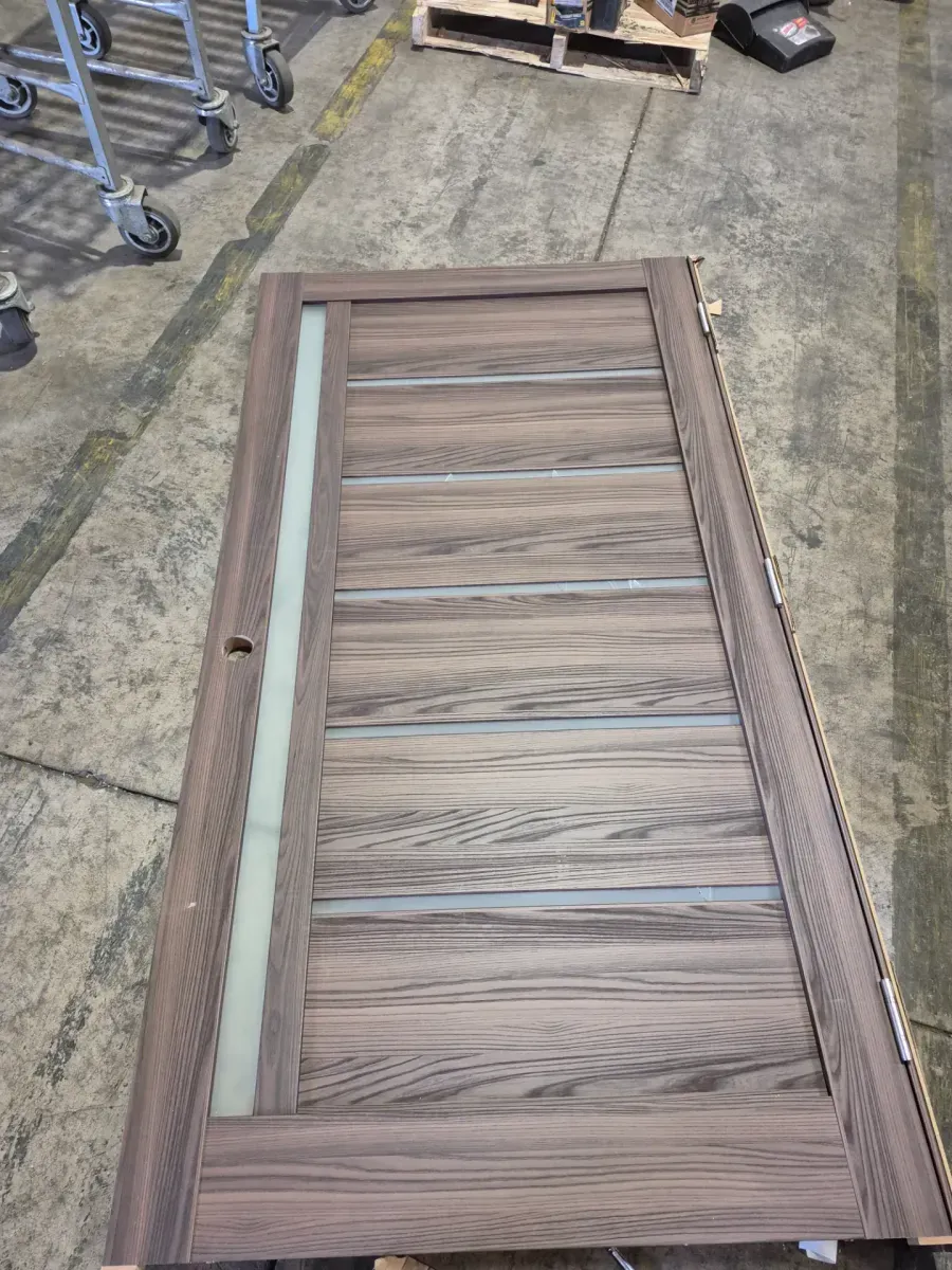 **has broken frame and little cracks on the glass**4088 30 in. x 80 in. Left/Right Frosted Solid MDF White Finished Pine Wood Single Prehung Interior Door with Hardware - image 2