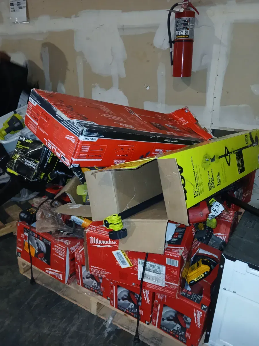 Pallet of tools from various brands—damaged and broken. - image 4