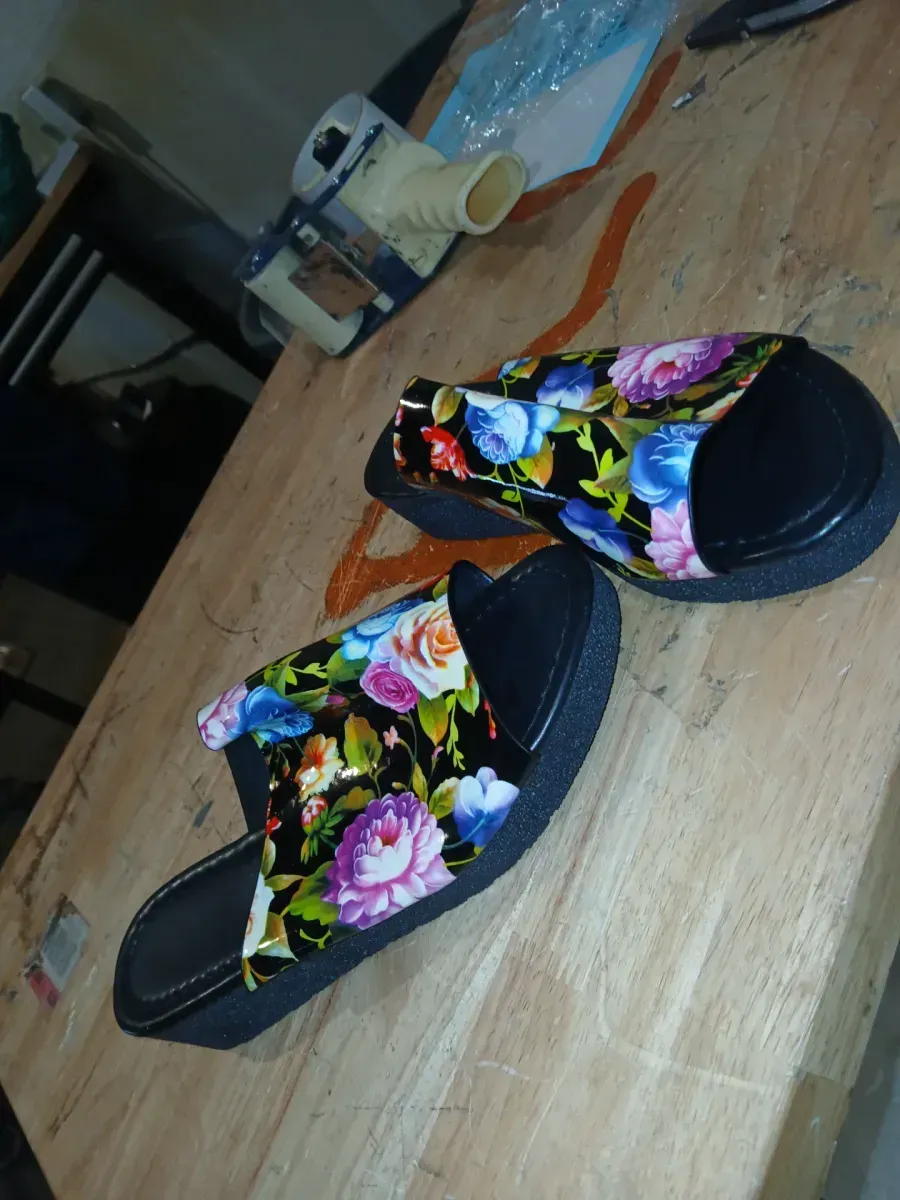 *** Size 9 *** Slippers Women's Floral Print Peep Toe Platform Slippers Summer Women Casual Strap Flats Outdoor Shoes Black Slippers Sandals - image 3